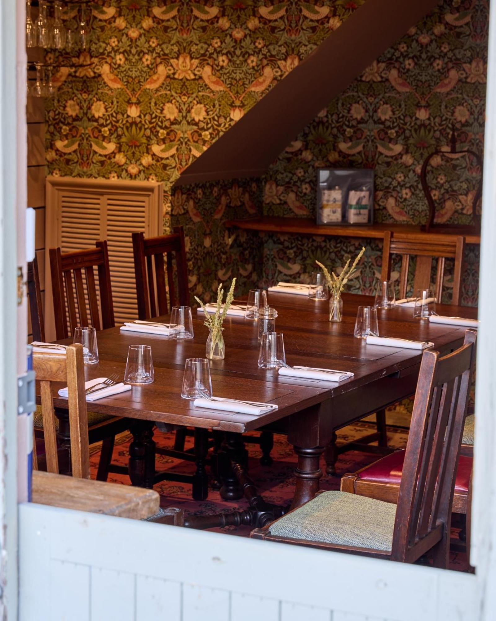 The Plough Inn Little Faringdon Exterior photo