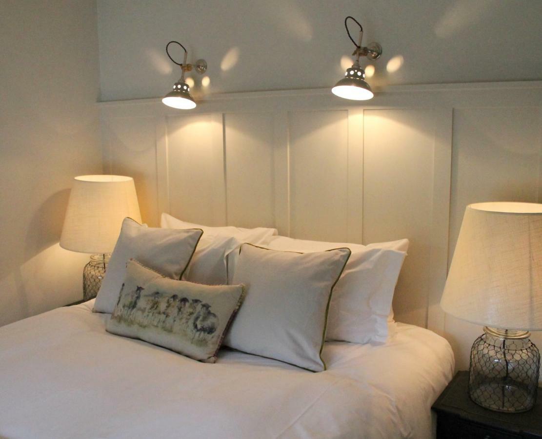 The Plough Inn Little Faringdon Room photo